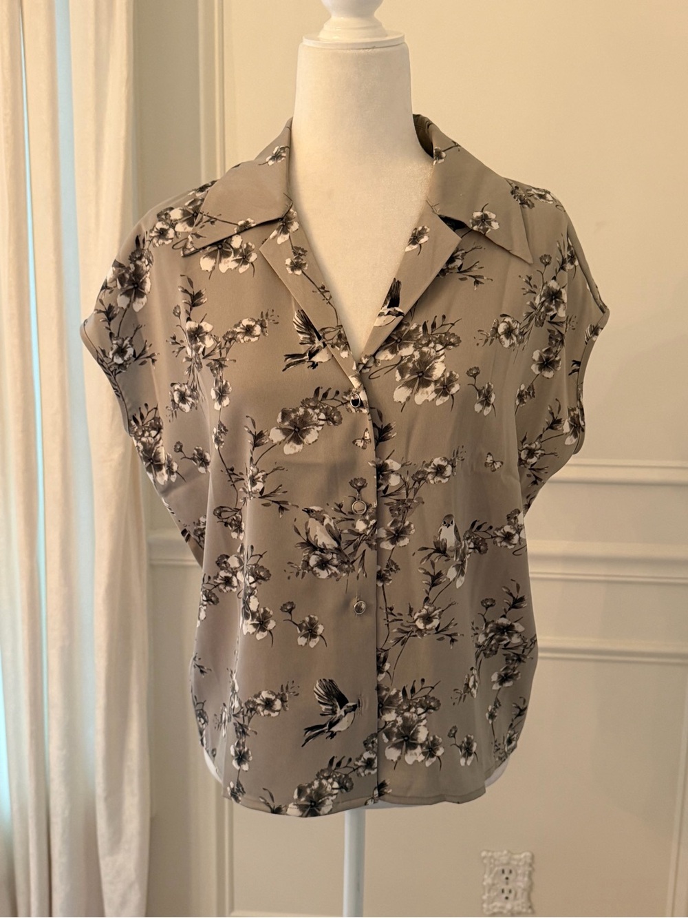 Joie Gray Short Sleeve Floral & Bird Button Down Blouse